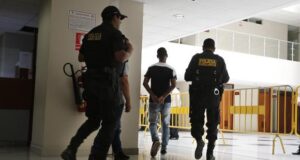 Cuatro sujetos ultrajan a joven de 22 años durante una fiesta