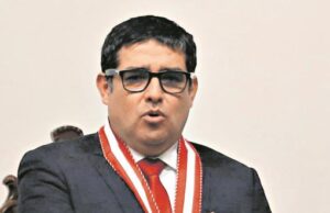 Fiscal supremo Víctor Raúl Rodríguez Monteza está al borde la destitución.