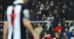 Con gol de Cavani, Manchester United empató 1-1 ante Newcastle por la Premier League