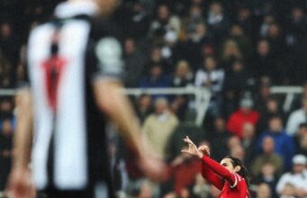 Con gol de Cavani, Manchester United empató 1-1 ante Newcastle por la Premier League