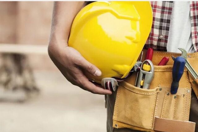 Claro se suma a Manos a Chambear para capacitar a maestros de obra de construcción