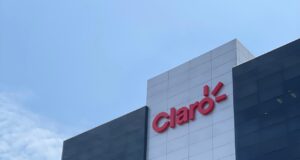 Claro en alianza con Luz del Sur dejaría de emitir alrededor de 90 mil toneladas de CO2 gracias al uso de energía 100% renovable hasta el 2025