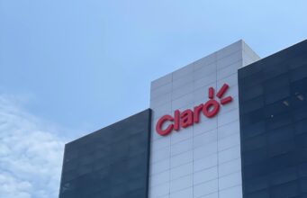 Claro en alianza con Luz del Sur dejaría de emitir alrededor de 90 mil toneladas de CO2 gracias al uso de energía 100% renovable hasta el 2025