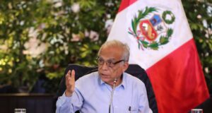 Premier sale en defensa de Primera Dama por la parodia de Carlos Álvarez