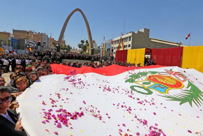 Reincorporación de Tacna al Perú: En 93° aniversario vuelve tradicional Procesión de la Bandera