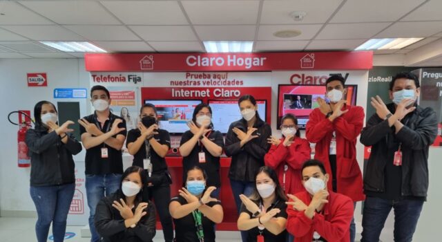 Claro implementa servicio inclusivo con atención en Lengua de Señas Peruanas.