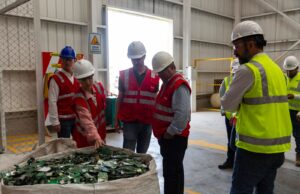 Claro y Ambipar firman acuerdo para manejo de residuos electrónicos