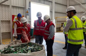 Claro y Ambipar firman acuerdo para manejo de residuos electrónicos